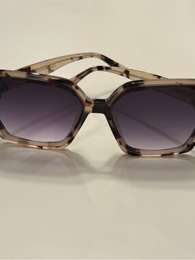 DIFF Eyewear - Presley in Cream Tortoise + Grey Gradient Sunglasses
